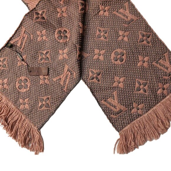 Louis Vuitton LV Dusty Rose Pink Gray Shine Monogram Logomania Scarf Pre-Owned - Picture 8 of 13